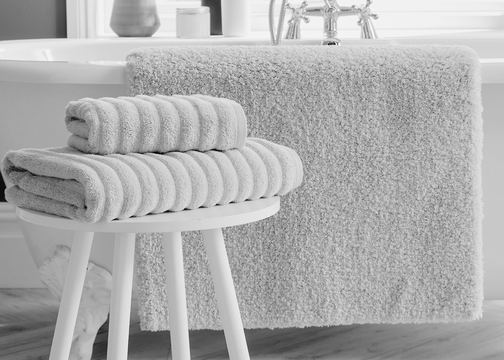 Christy "Kensington" Bath Rug Large in Silver