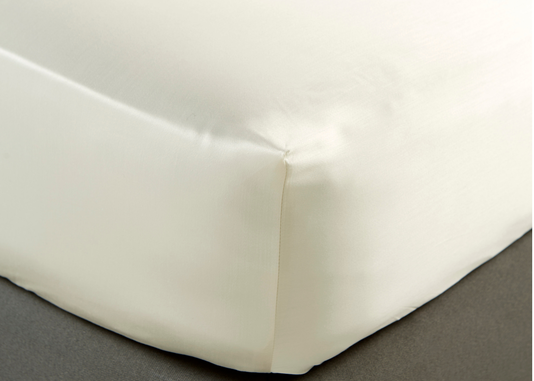 Christy Premium "900 Thread Count Picot" Bed Linen in Cream