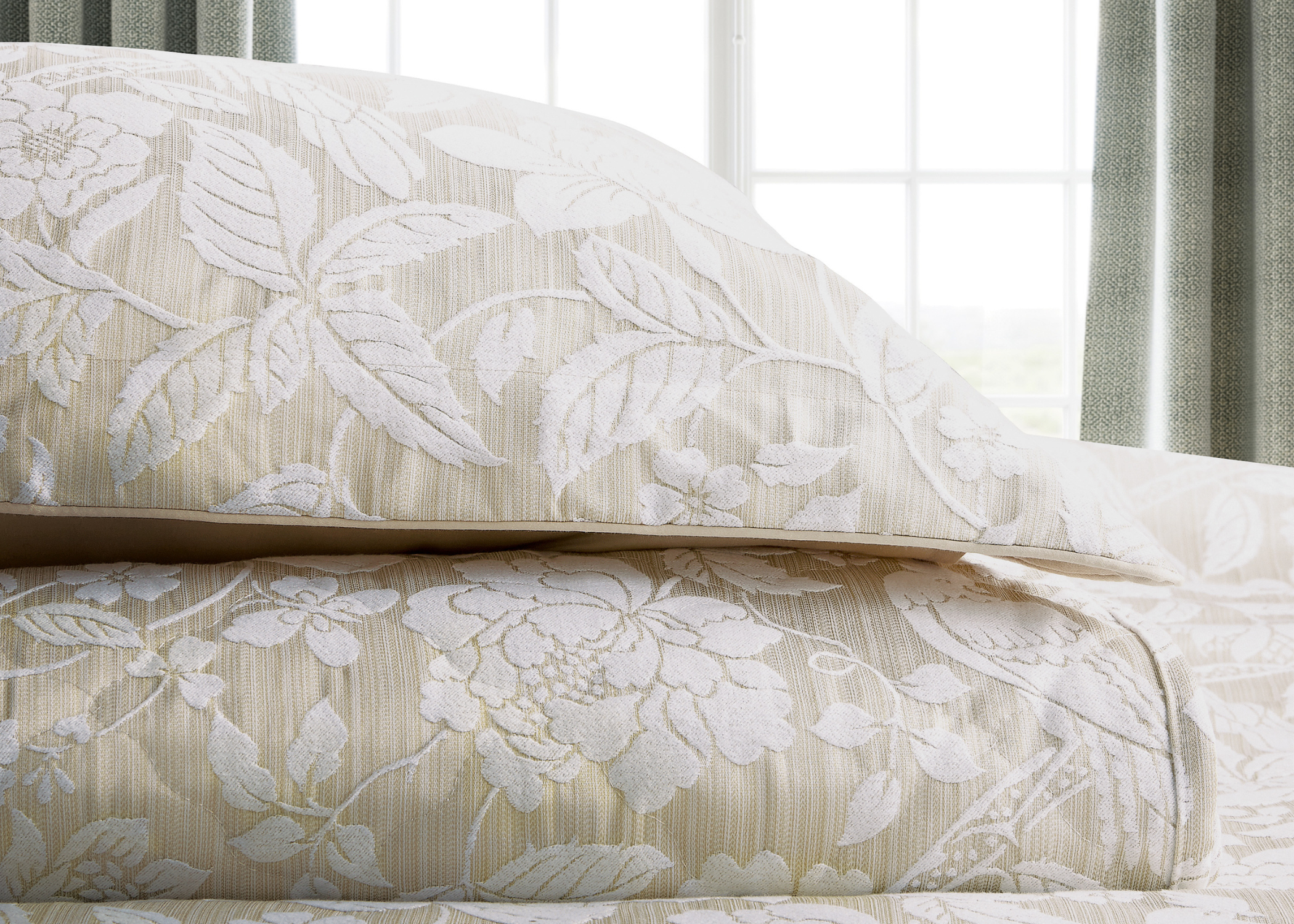 Sanderson "Pyramus" Duvet Cover Set in Linen