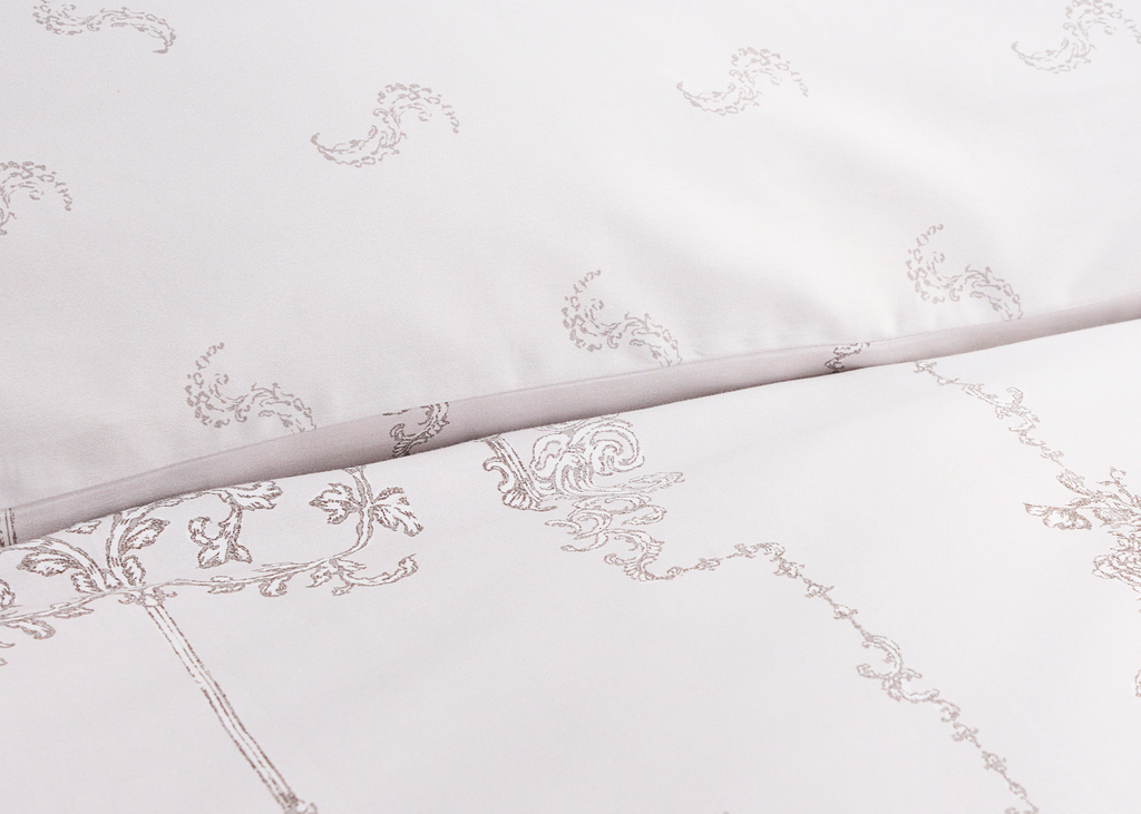 Christy "Ambroise Oyster" Comforter & Sheet Set in Cream / Silver