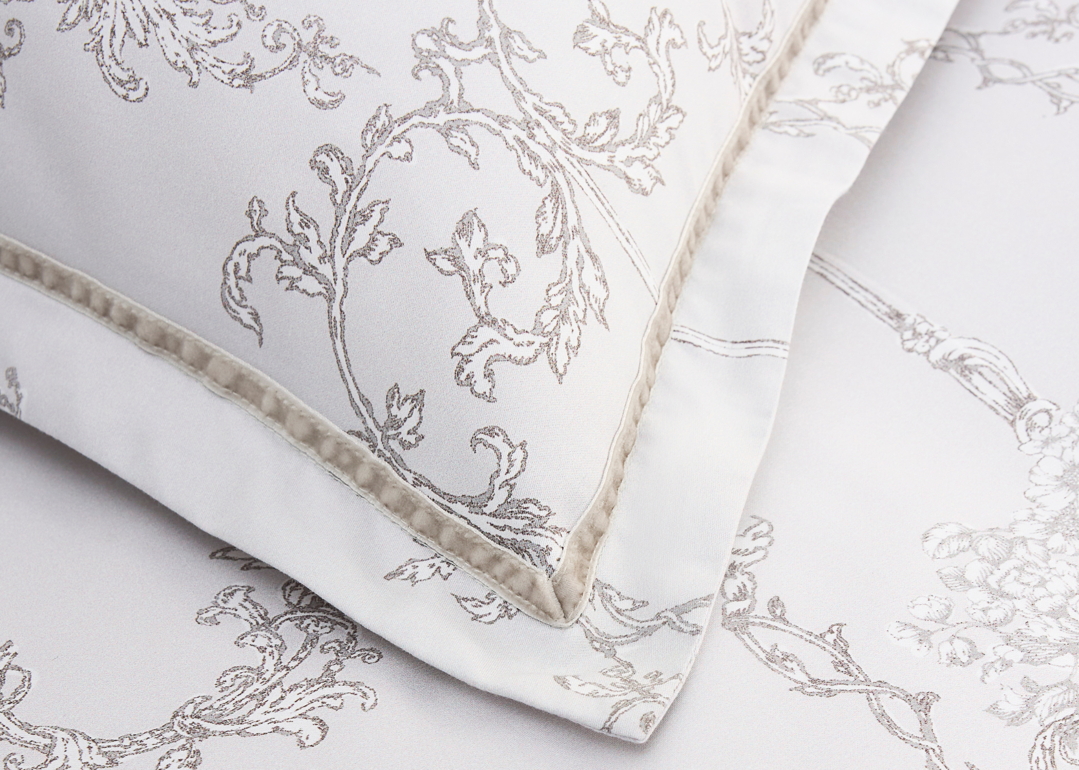 Christy "Ambroise Oyster" Comforter & Sheet Set in Cream / Silver