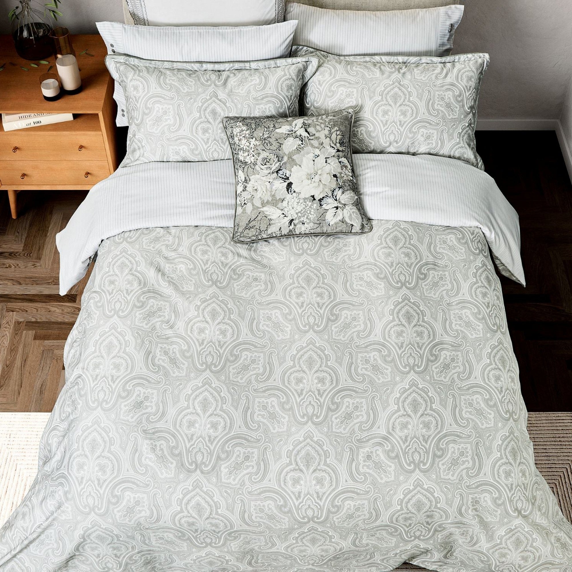 Amalia Duvet Cover Set in Silver/White