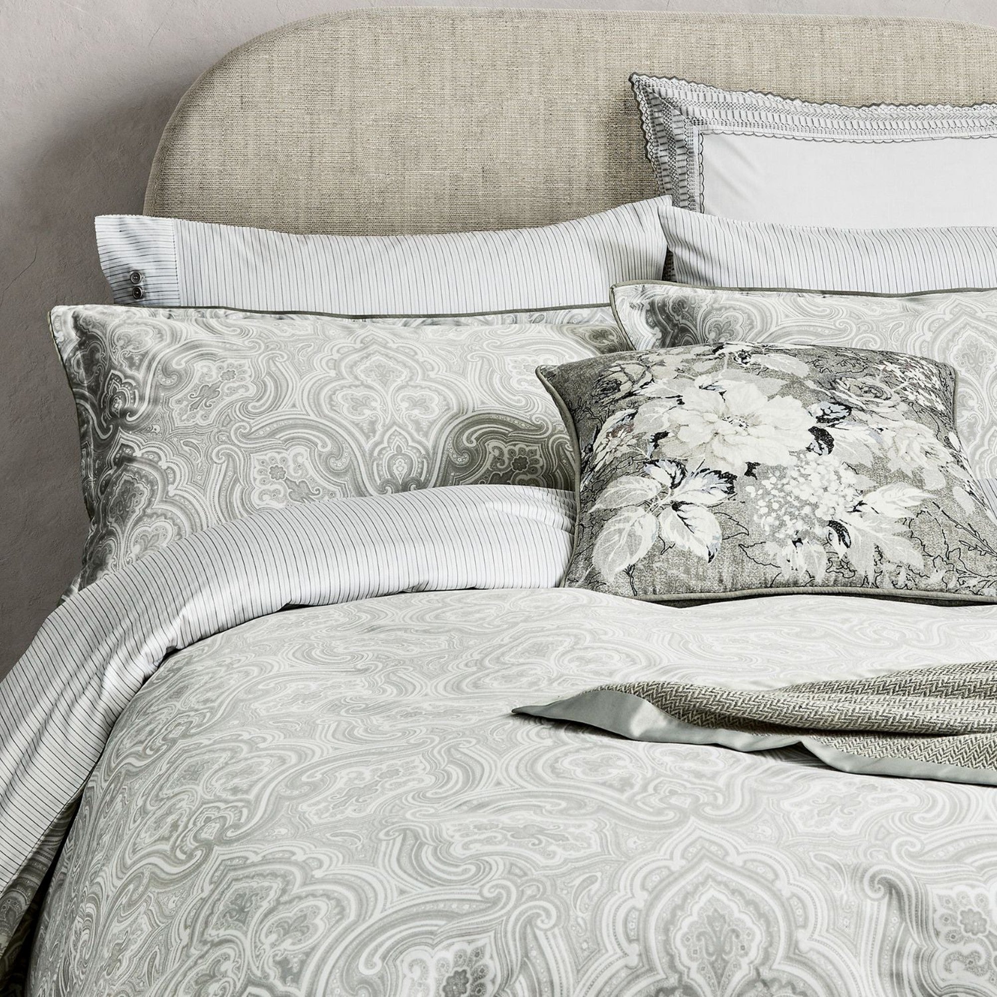 Bedeck of Belfast "Amalia" Duvet Cover and Oxford Pillowcase in Silver/White