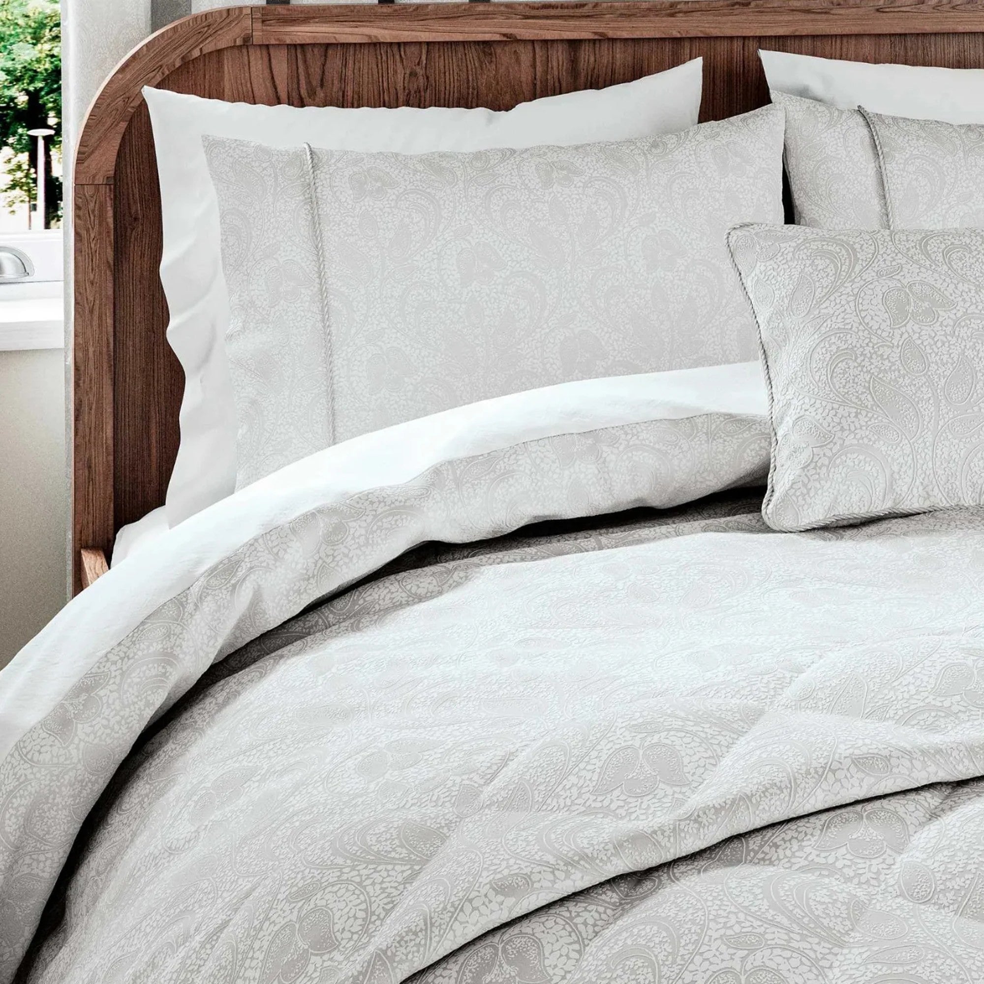 Bedeck of Belfast "Ashleigh" Duvet Cover and Oxford Pillowcase in Platinum