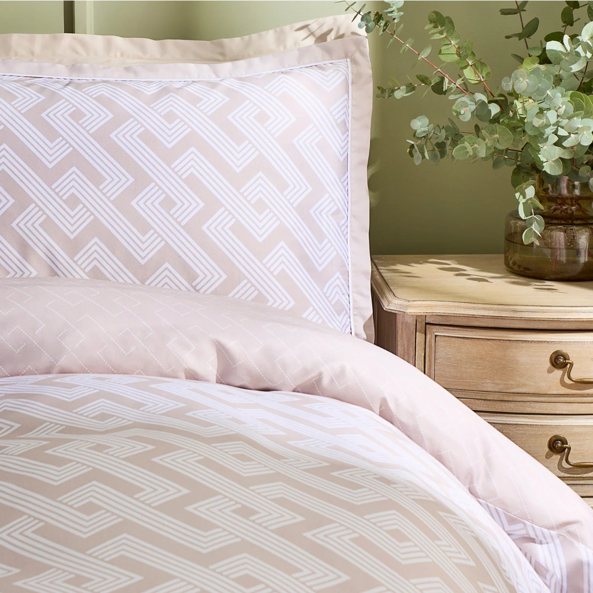 Christy "Groove" Geometric Duvet Cover Set in Gold