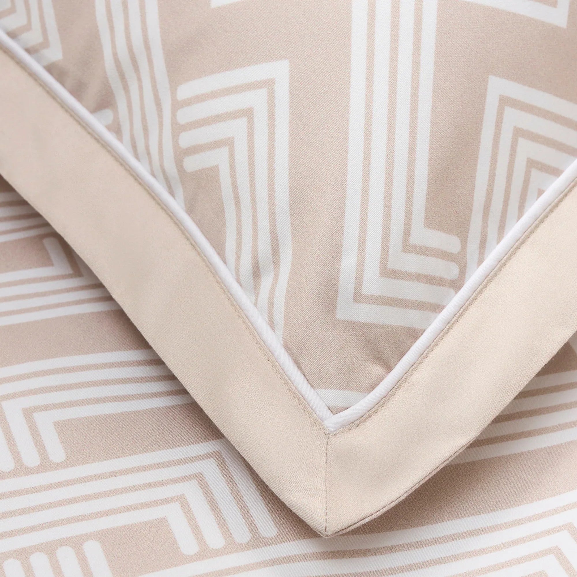 Christy "Groove" Geometric Duvet Cover Set in Gold