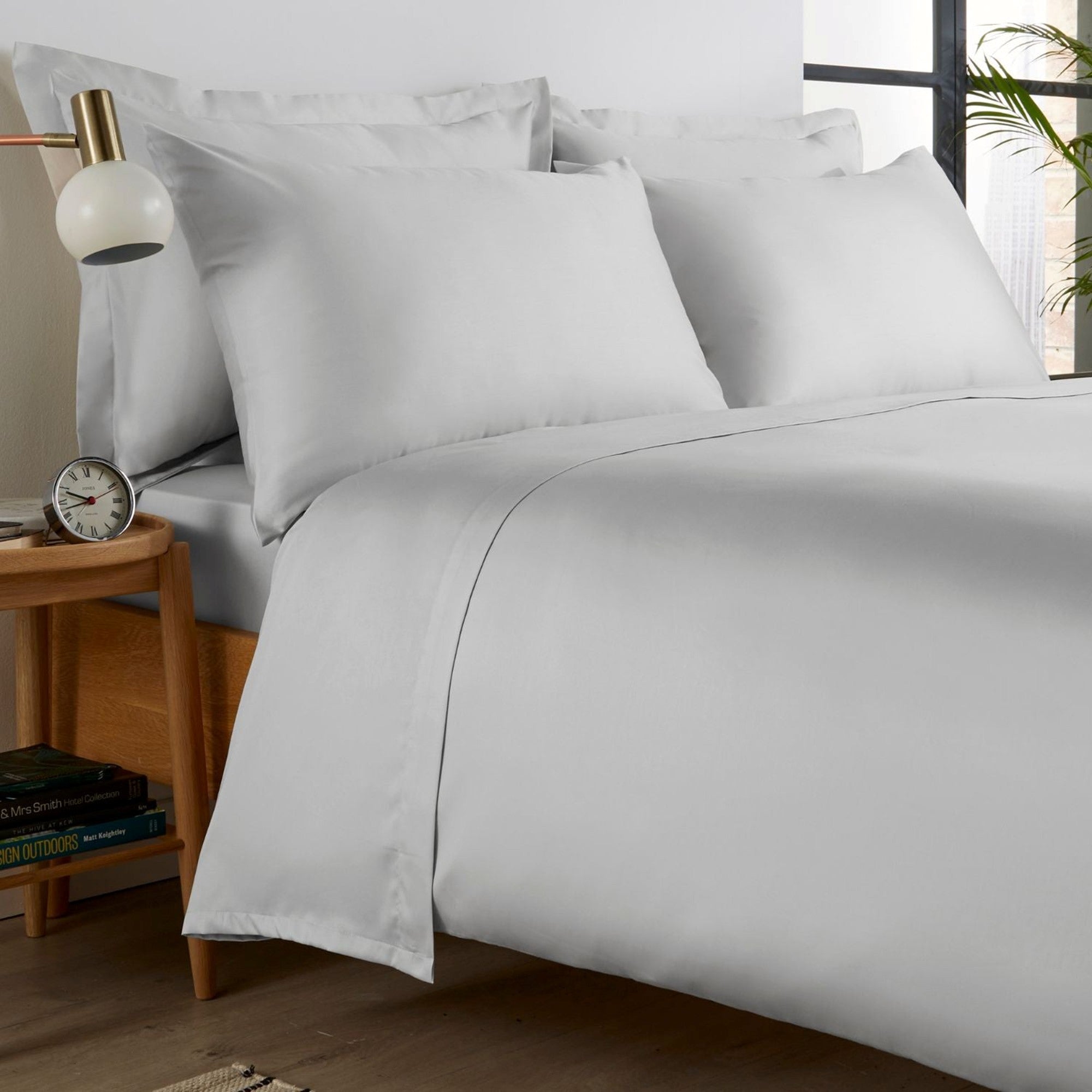 400 TC Sateen Plain Dyed Sheets in Colour Platinum