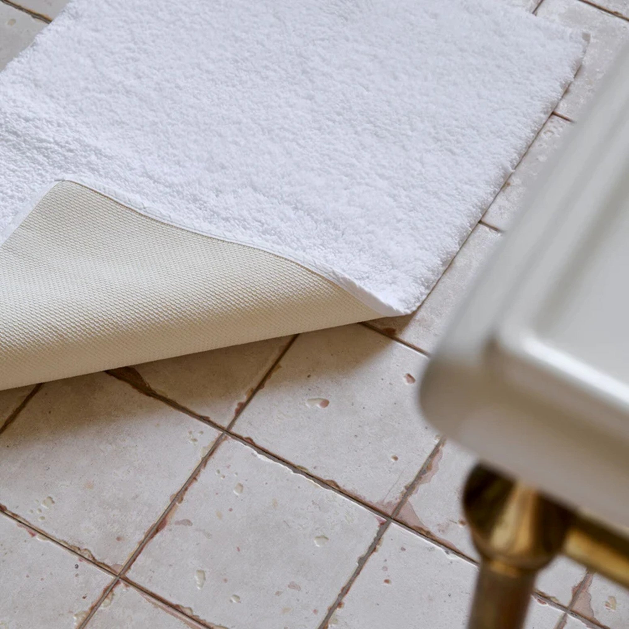 Deep Pile Rubber Back Tufted Bath Rug in White