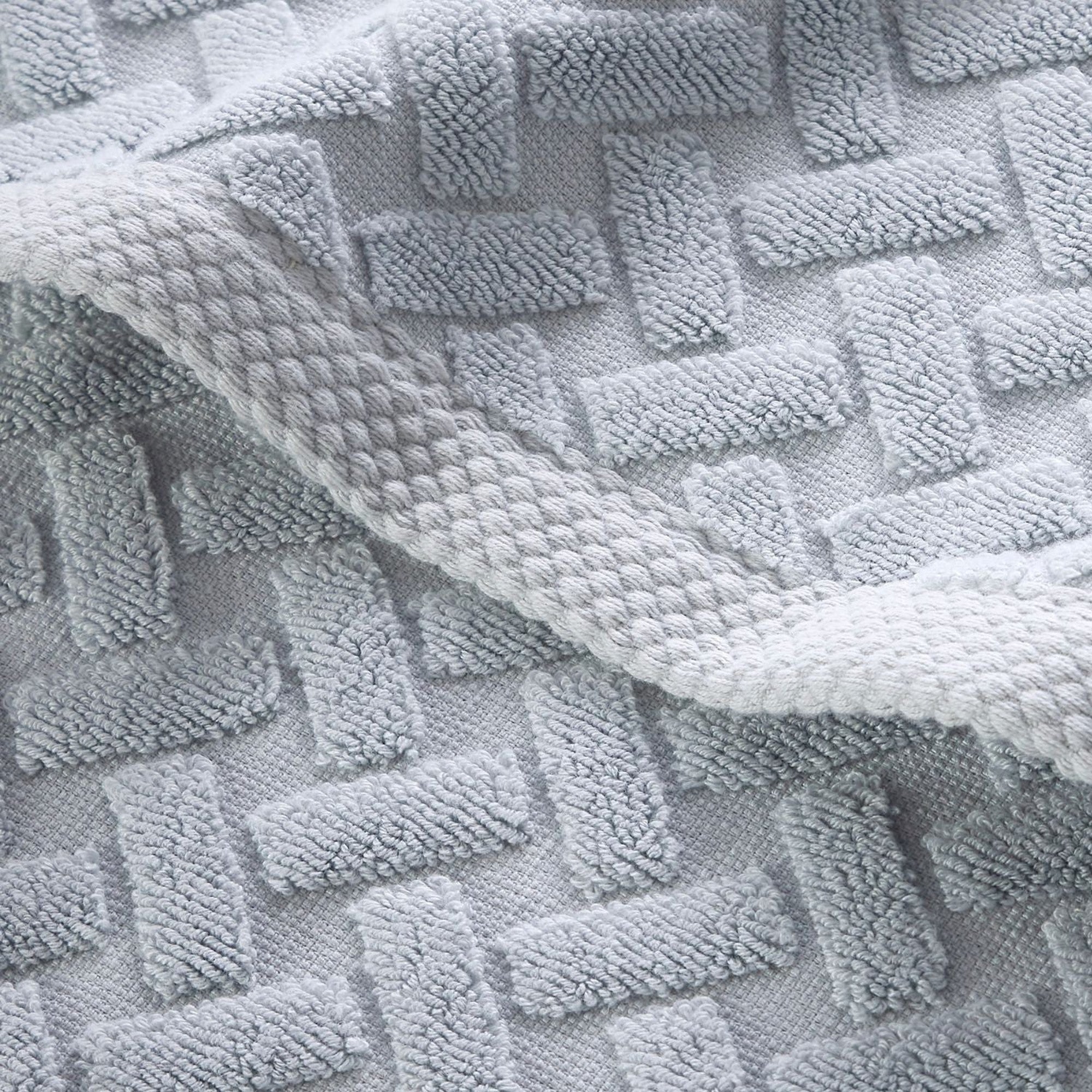 Christy "Trellis" Bath Towel Collections in Glacier (Silver)
