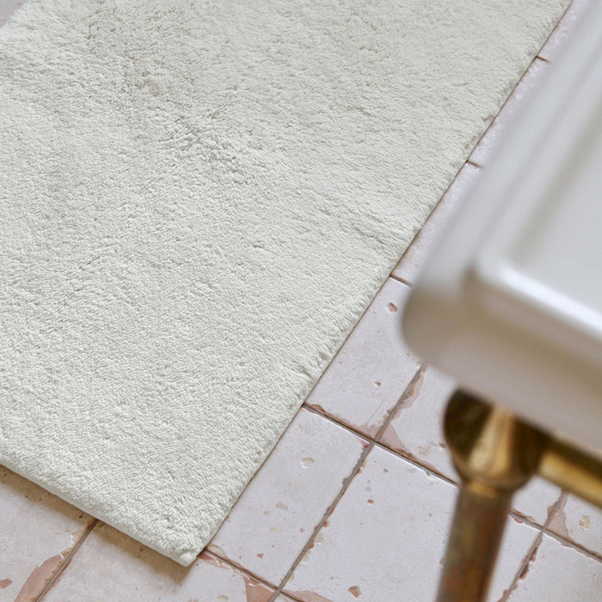 Deep Pile Rubber Back Tufted Bath Rug Cream (Parchment)
