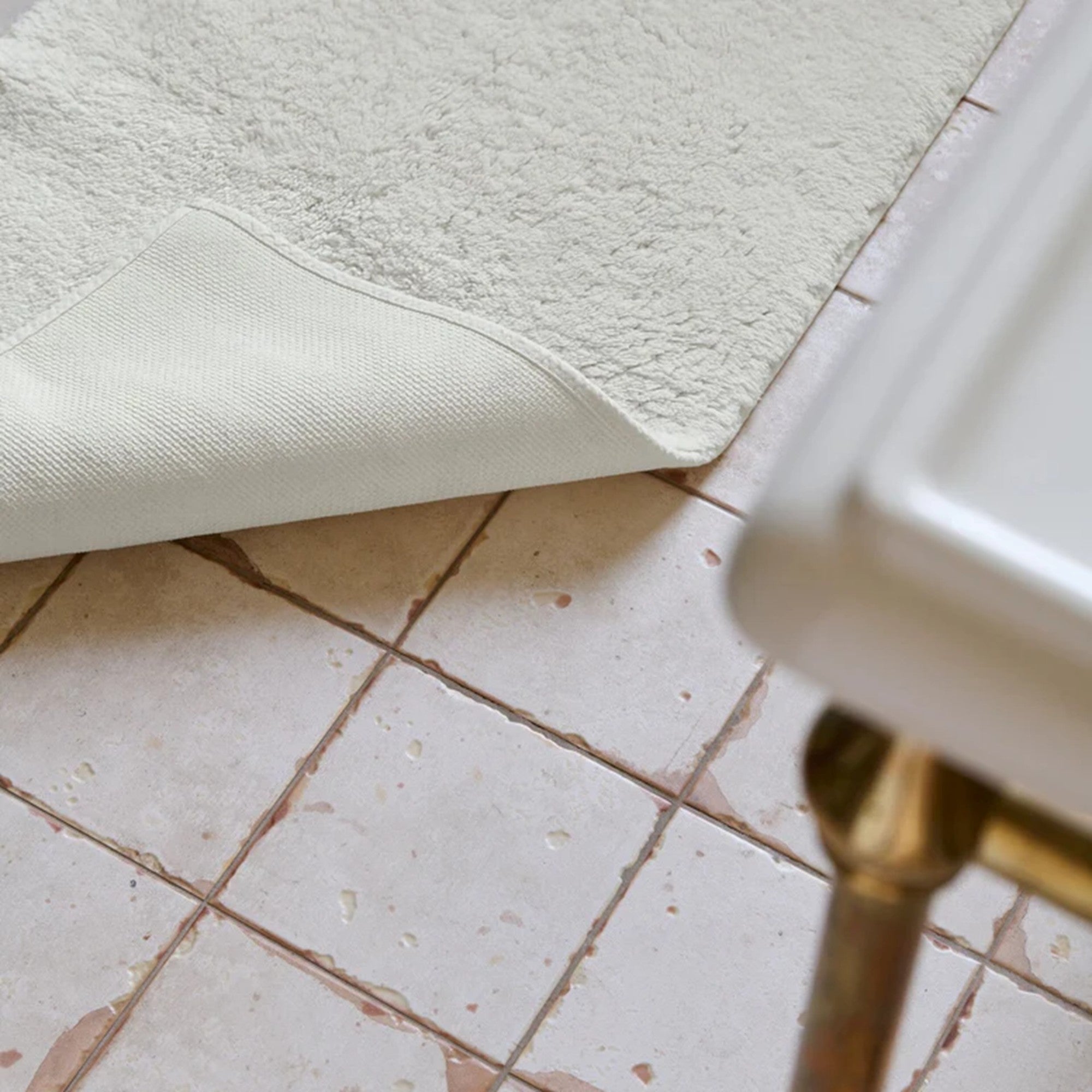 Deep Pile Rubber Back Tufted Bath Rug Cream (Parchment)