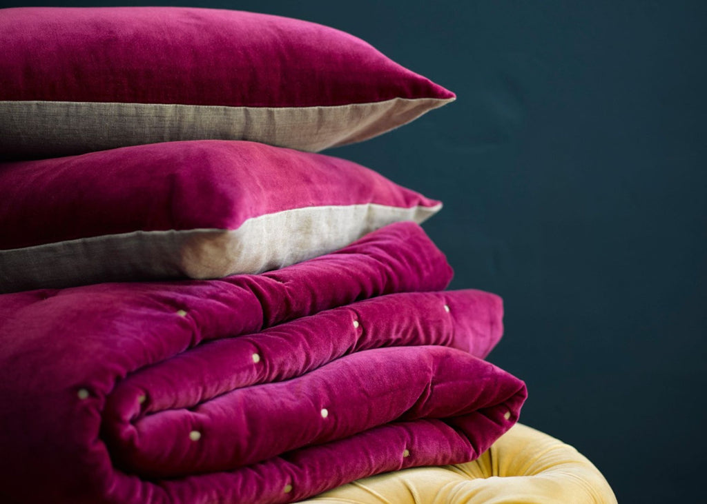 Christy "Jaipur" Throws in Magenta (Dark-Pink)