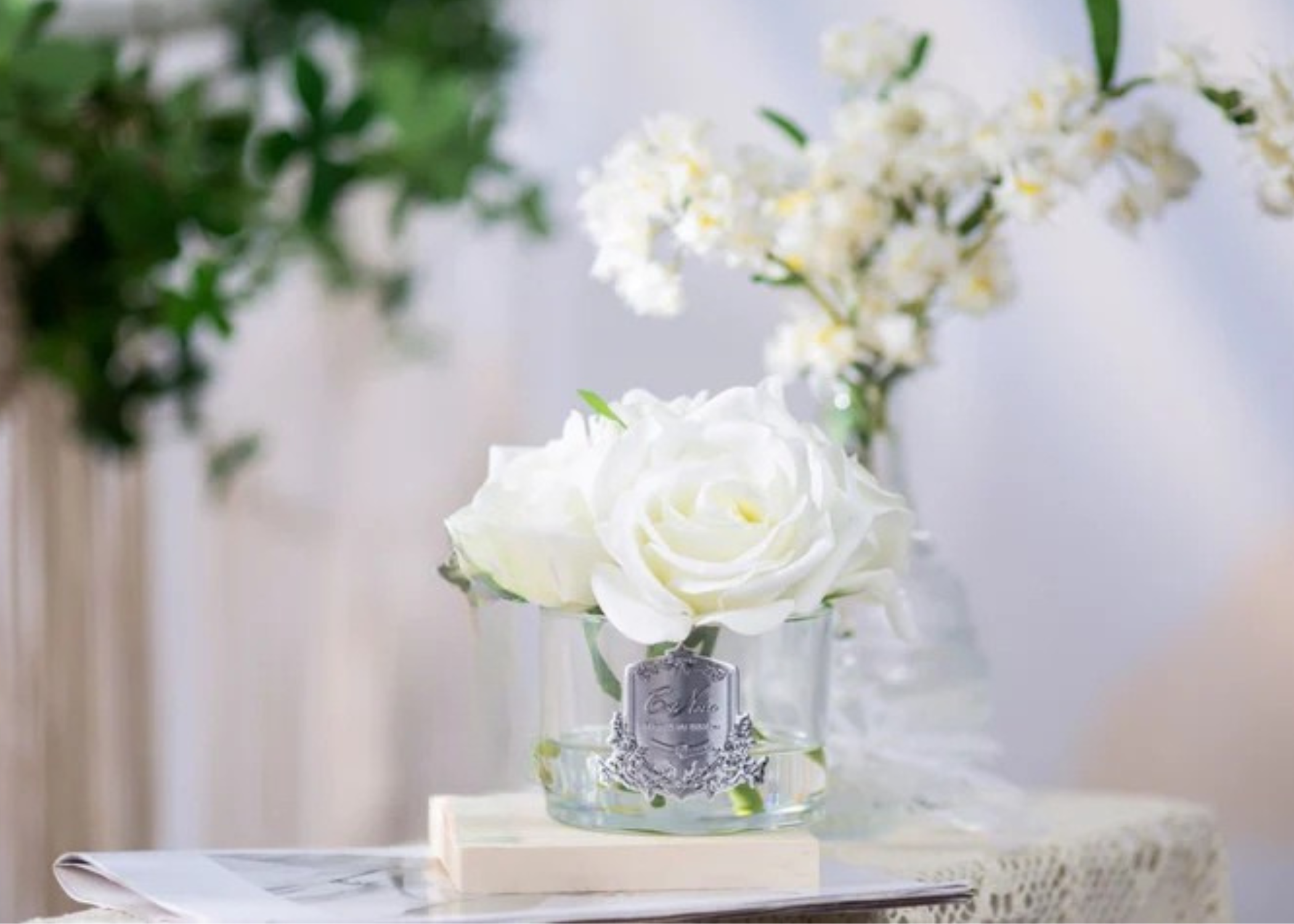 Linen Obsession "Five Rose Bouquet" in Glass Vase – 5 Artificial Silk Flowers