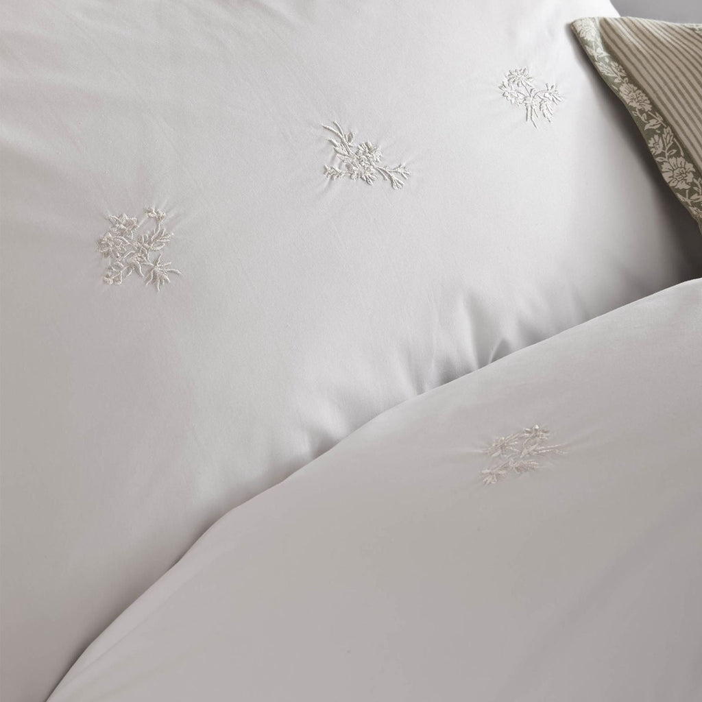 Keeleigh Posy Duvet Cover Set in White
