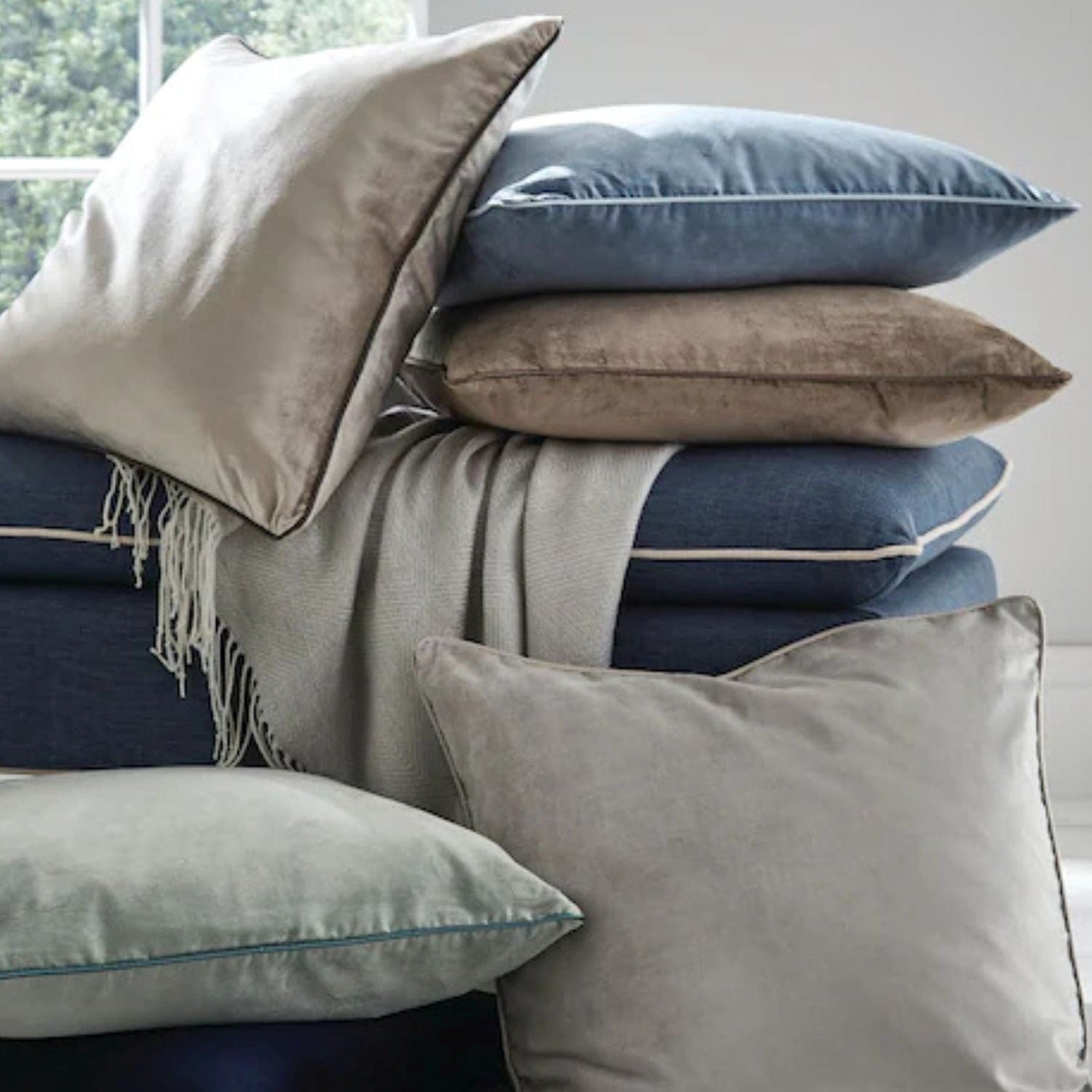 Nigella Decorative Filled Cushion