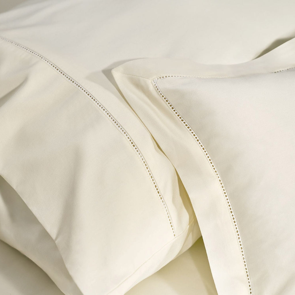 900 TC Luxe Touch Flat Sheet in Cream