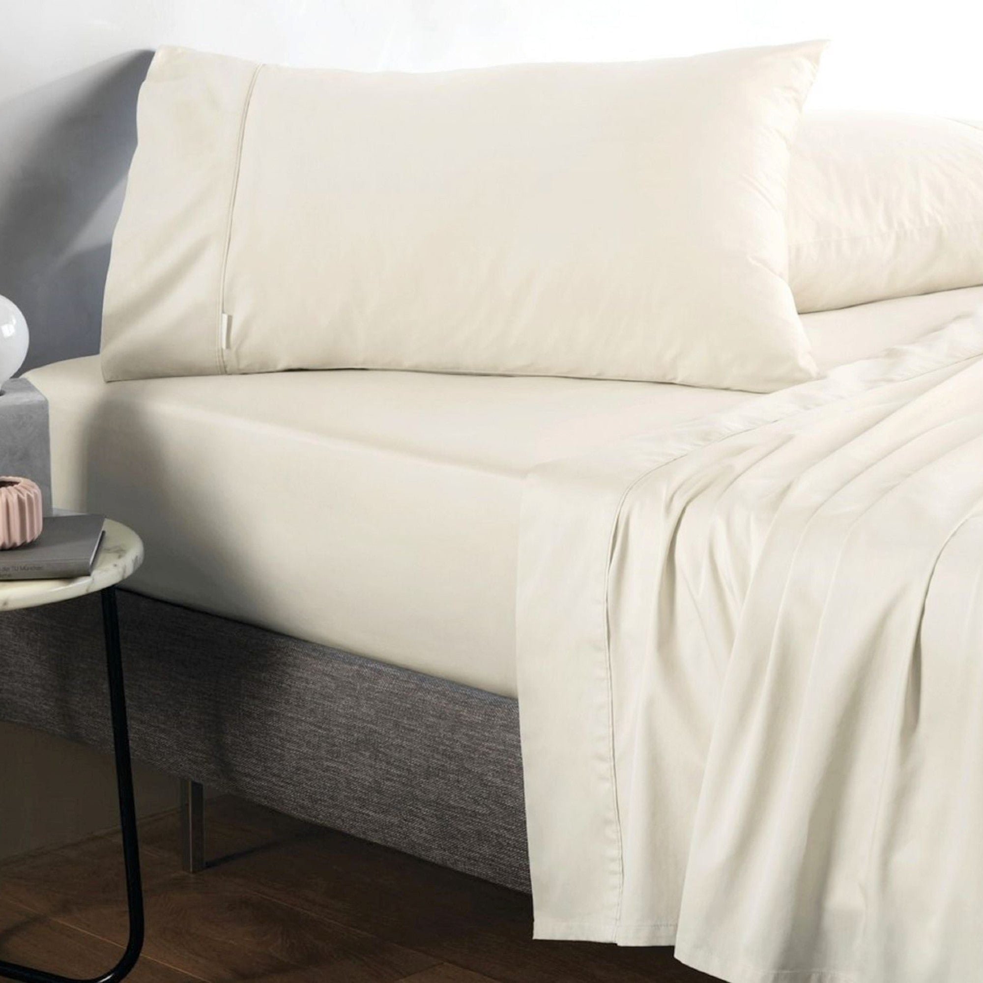 500 TC Cotton Sateen Flat Sheet in Chalk