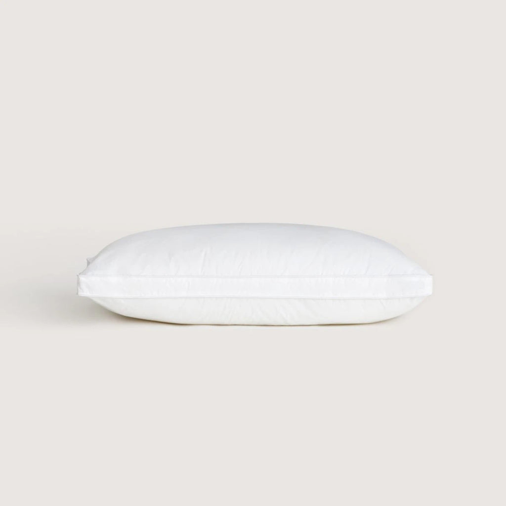Deluxe Dream Medium Support Pillow in White