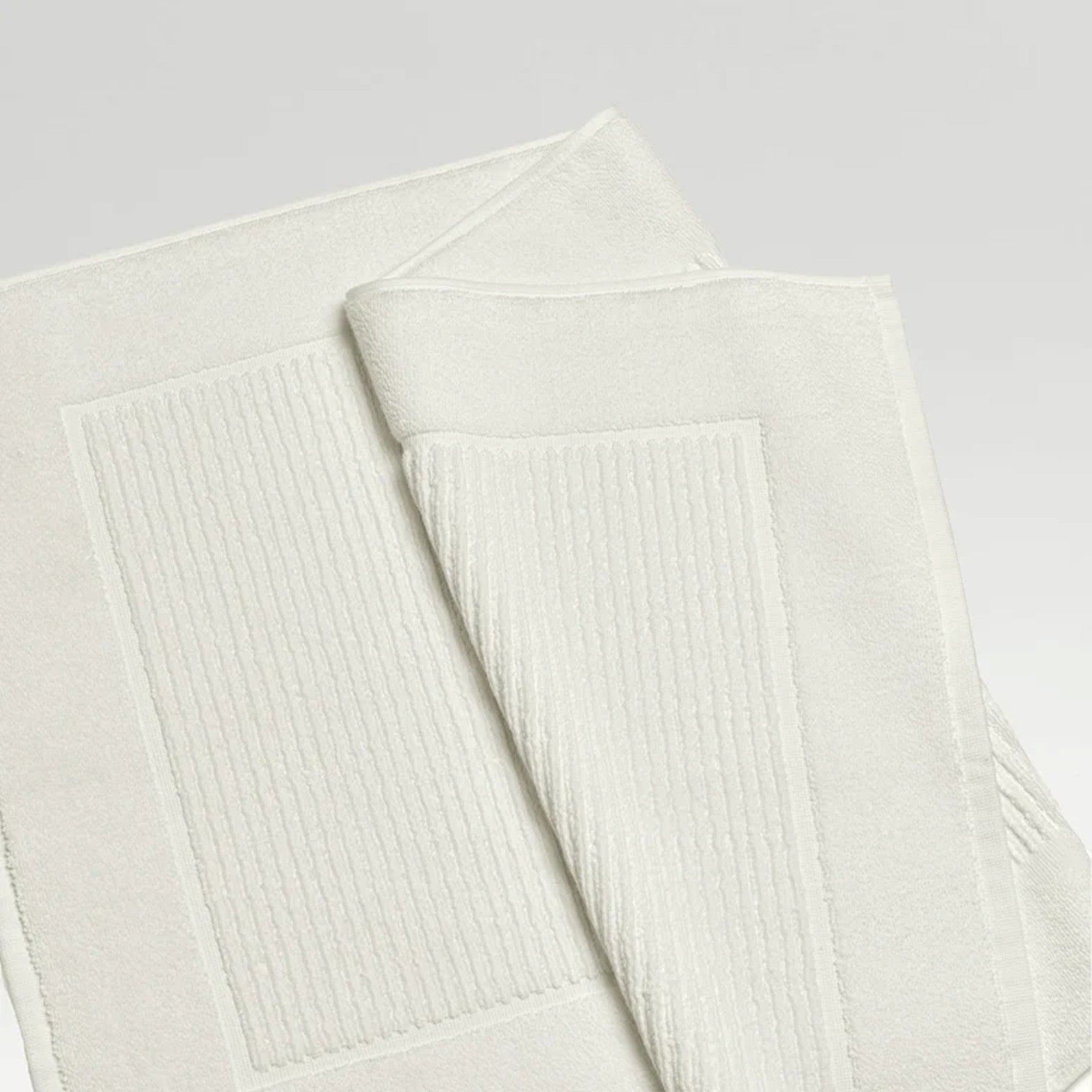 Supreme Towel Collection in Cream