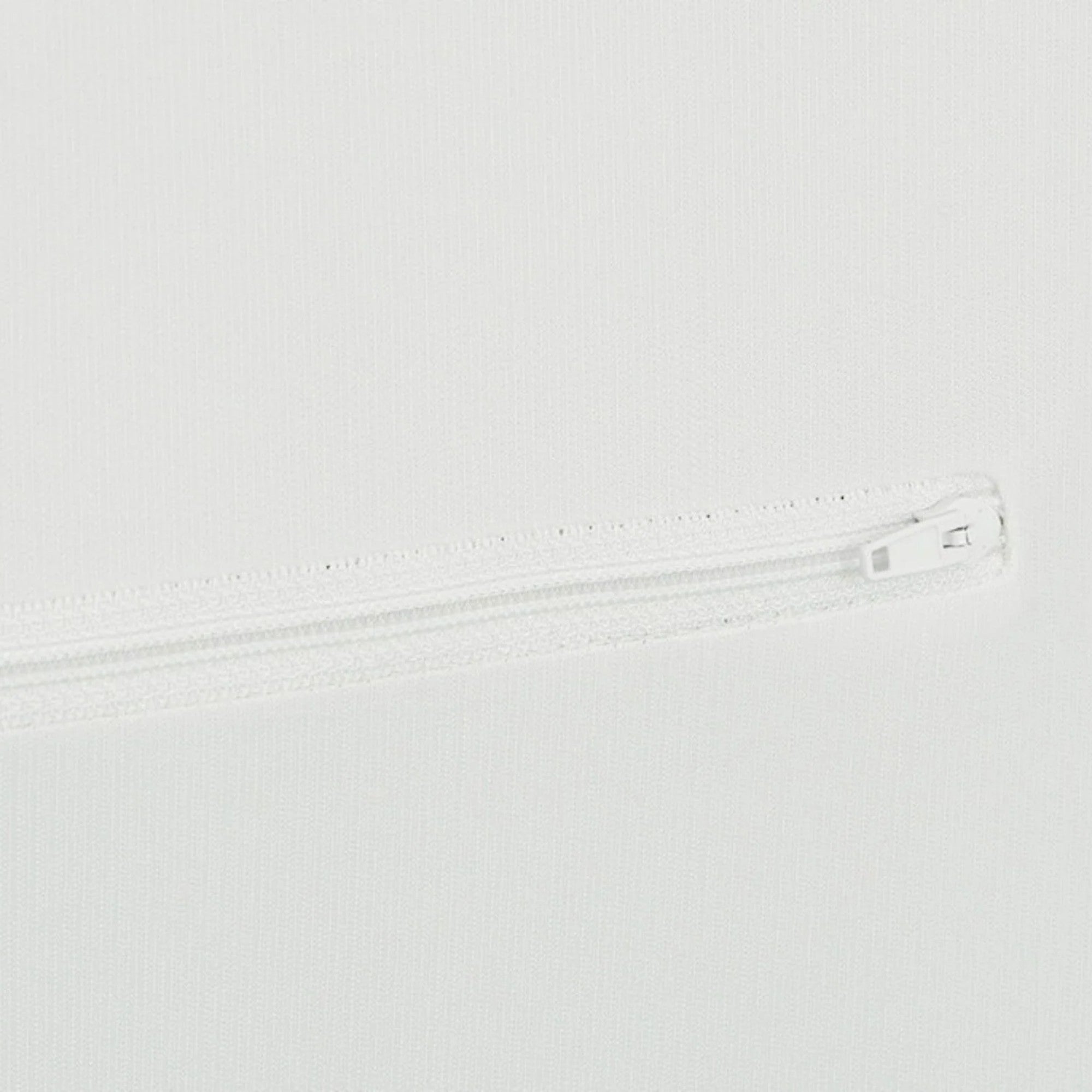 Anti-bedbug Mattress Protector in White