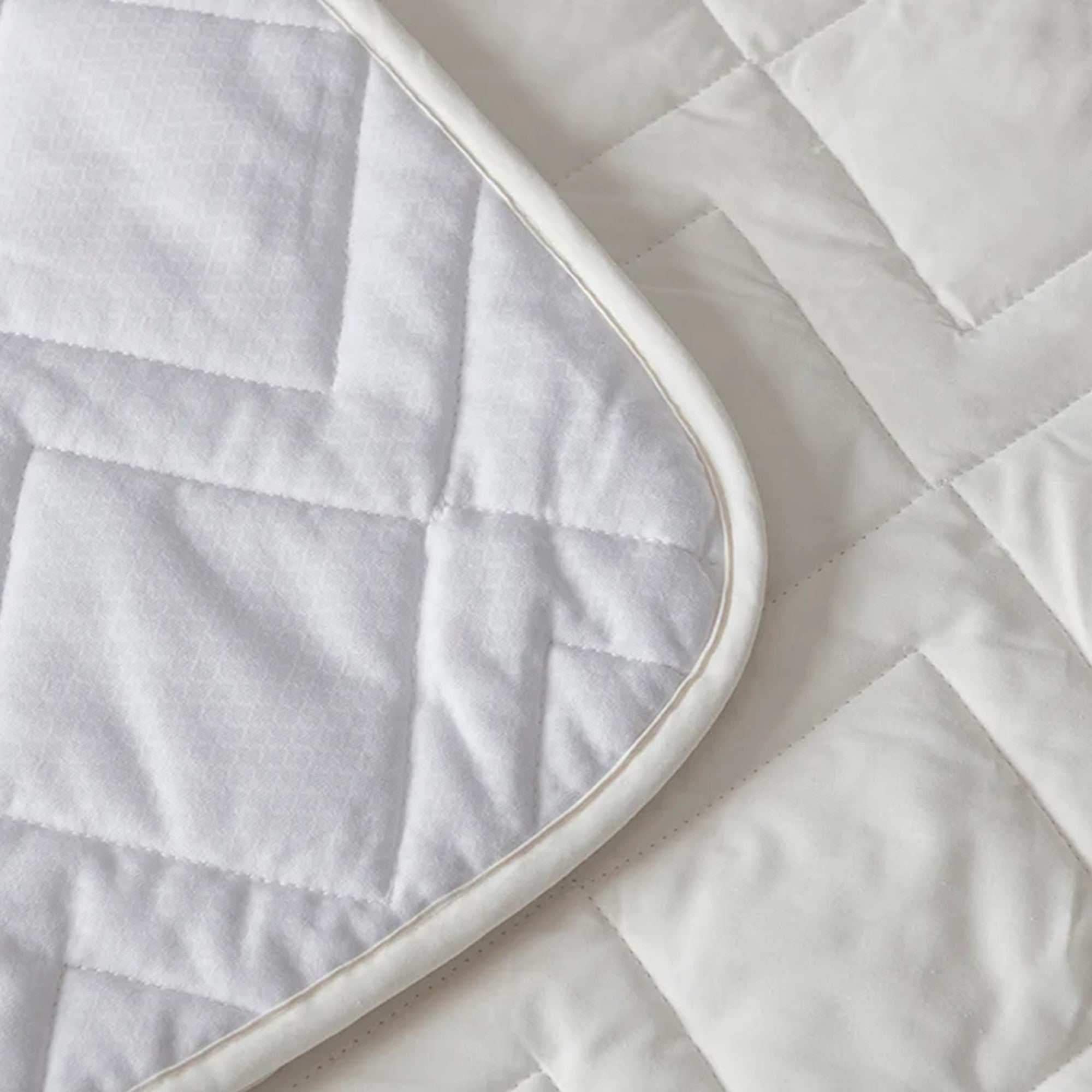 Velfont "Igloo" 100% Cotton Quilted Mattress Protector White