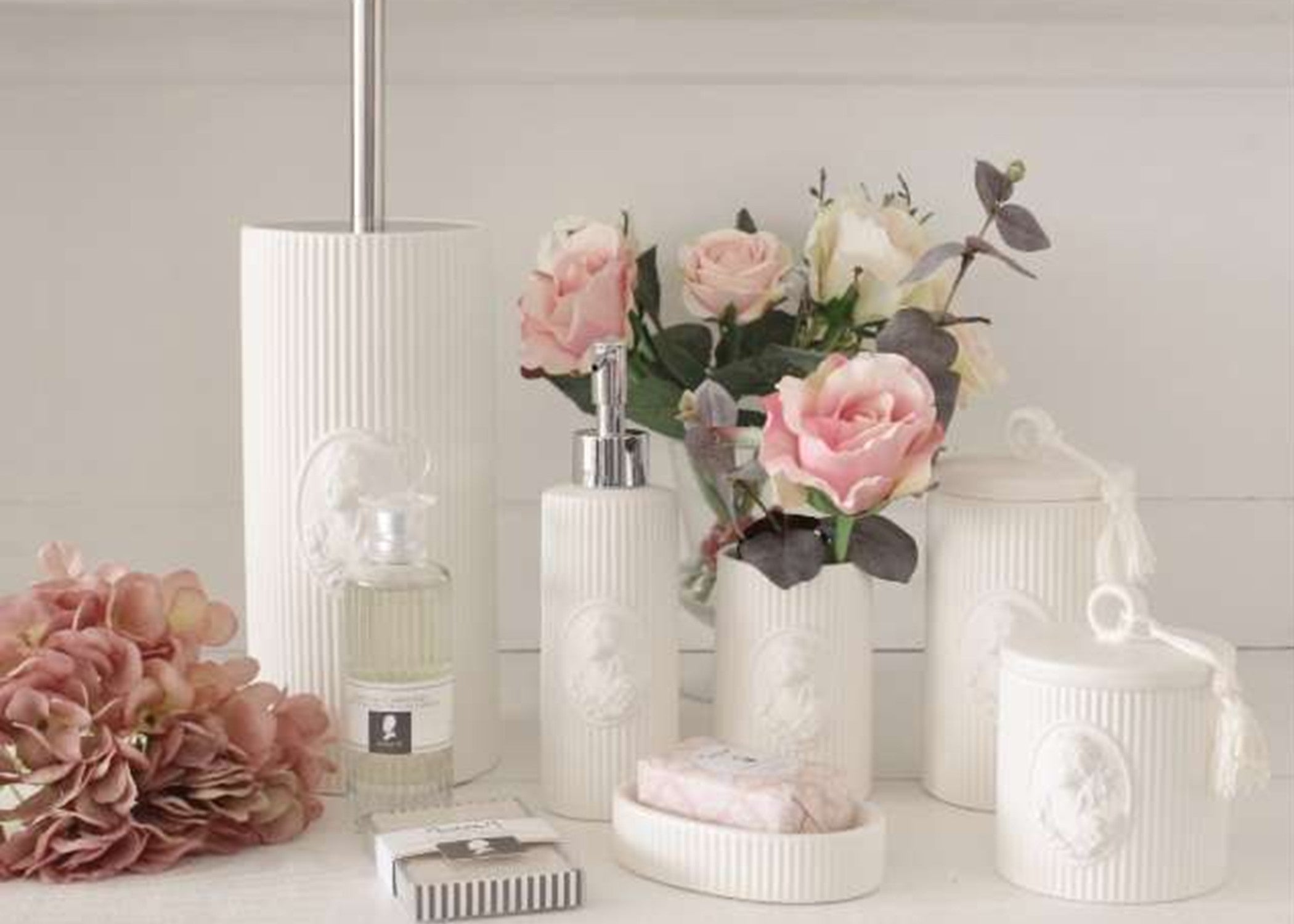 Mathilde "Marquise" Ceramic Bathroom Accessories in White